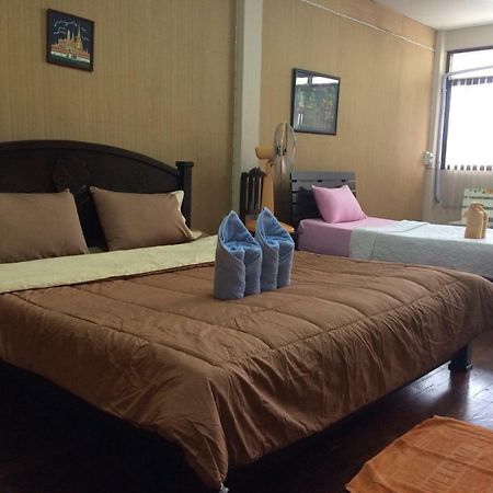Changphuakgate Guesthouse Chiang Mai Extérieur photo