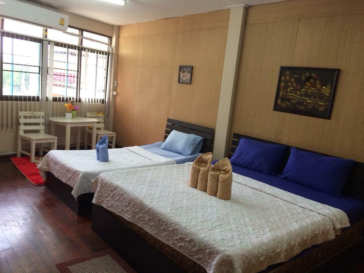 Changphuakgate Guesthouse Chiang Mai Extérieur photo