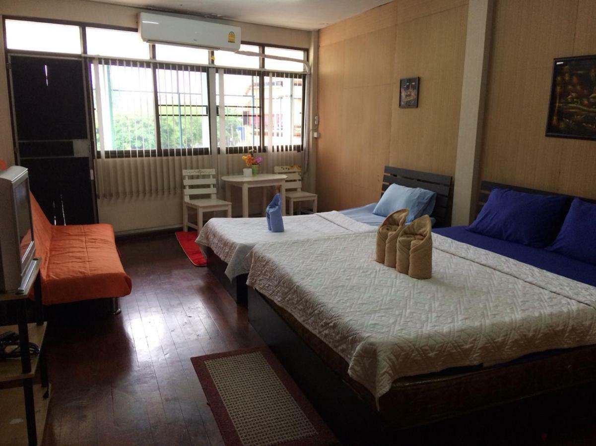 Changphuakgate Guesthouse Chiang Mai Extérieur photo