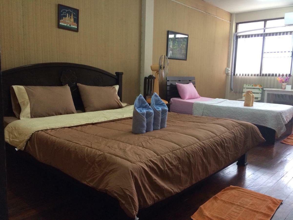 Changphuakgate Guesthouse Chiang Mai Extérieur photo