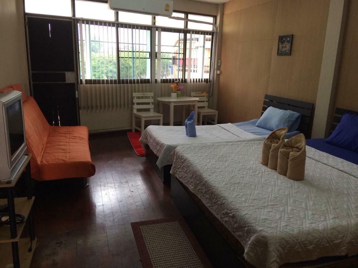 Changphuakgate Guesthouse Chiang Mai Extérieur photo