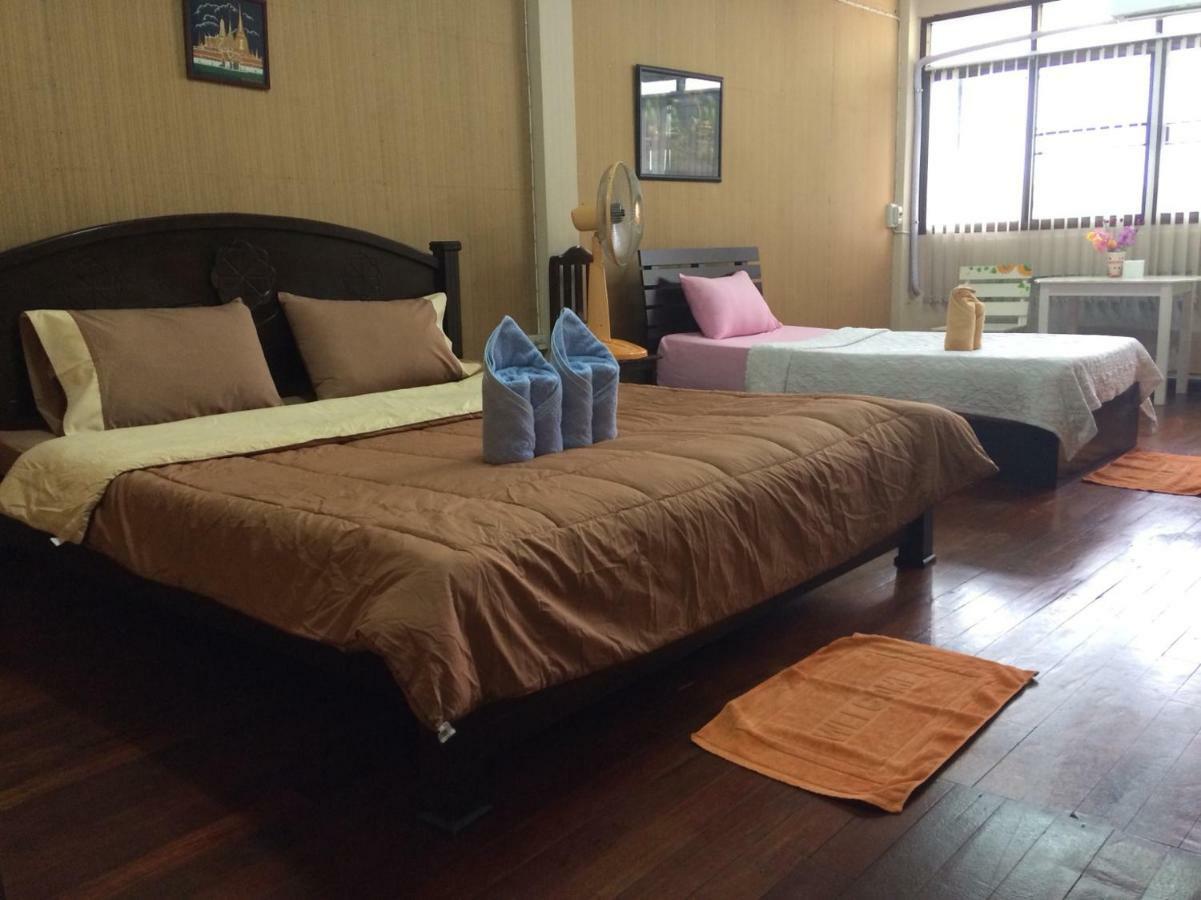 Changphuakgate Guesthouse Chiang Mai Extérieur photo