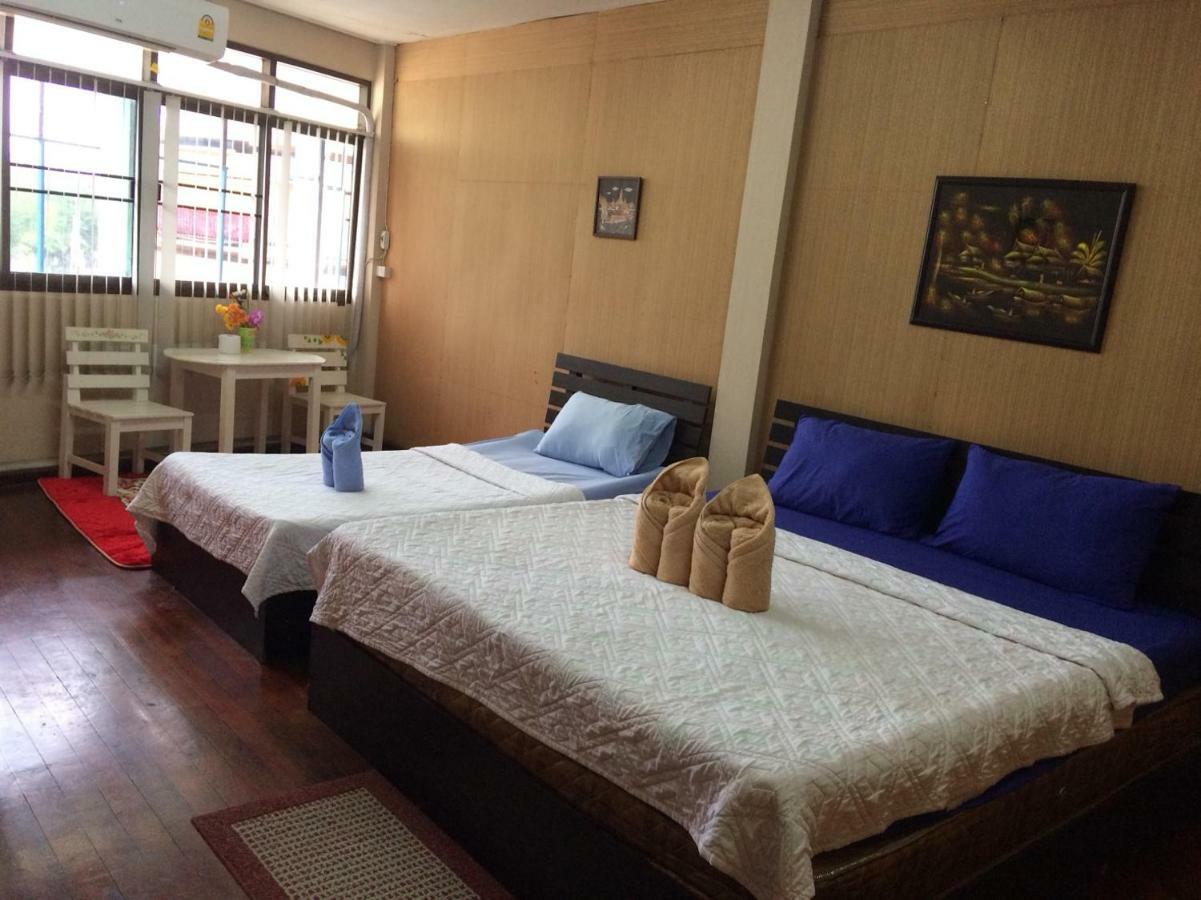 Changphuakgate Guesthouse Chiang Mai Extérieur photo